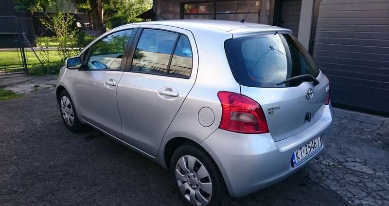 Toyota Yaris cena 15800 przebieg: 215700, rok produkcji 2006 z Tarnów małe 781